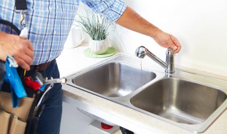 Réparation urgente d'une fuite d’eau sous évier de cuisine - Voiron - Gastaldin LMB Plomberie